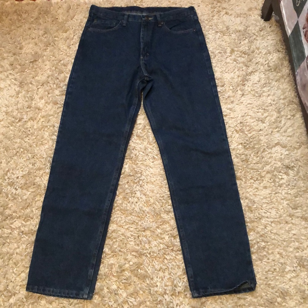 NWT! Wrangler Relaxed Fit men’s jeans